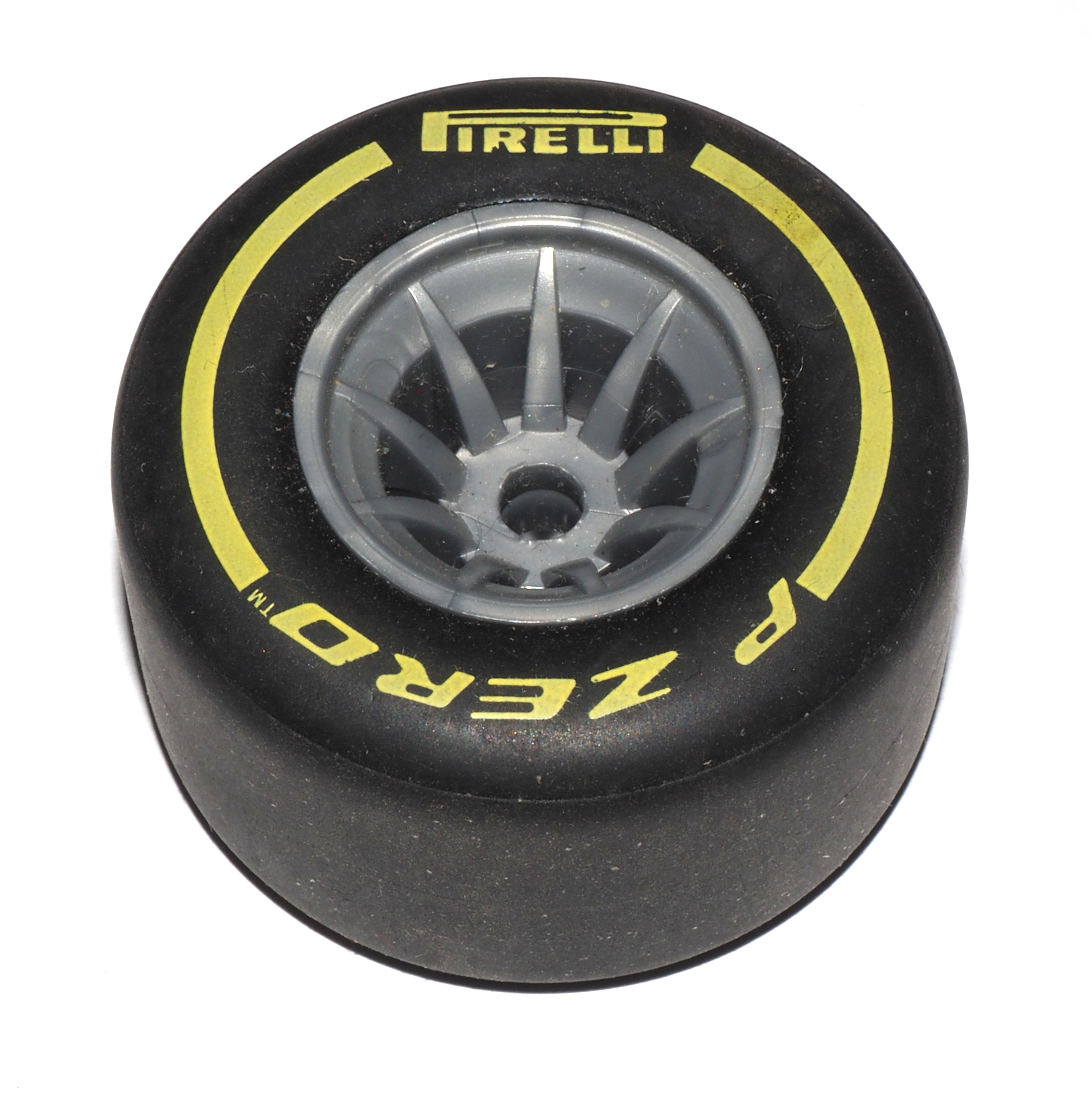 B592 Formula 1 Wheel and Tyre Rear